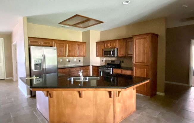 $2,395 Shields & Fowler, 4 Bedroom Home - E. Fountain Way, Fresno