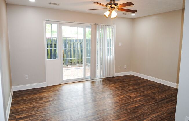 2 beds, 1.5 baths, 950 sqft, $1,395, Unit 5-216
