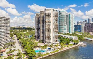 2 beds, 2 baths, 1,460 sqft, $5,200, Unit 2333 Brickell Ave unit 1717A (A11683538)