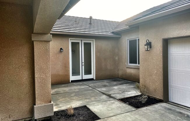 3 beds, 2 baths, $2,495