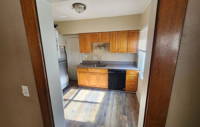 2 beds, 1 bath, 1,059 sqft, $800, Unit 491 E 114 ST - Unit 2