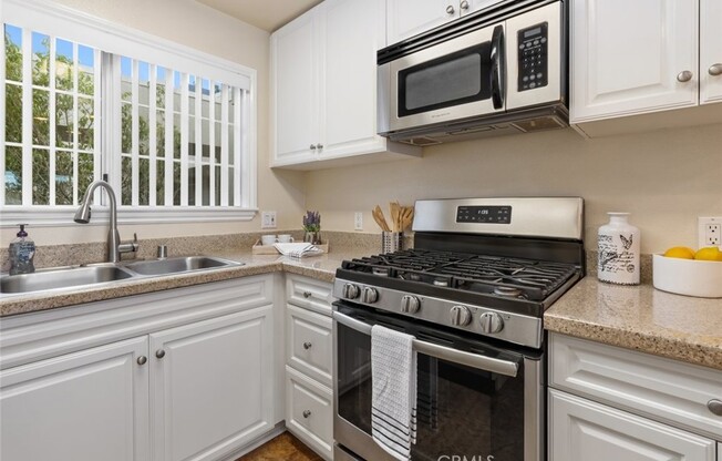 2 beds, 2 baths, 920 sqft, $2,800, Unit 331