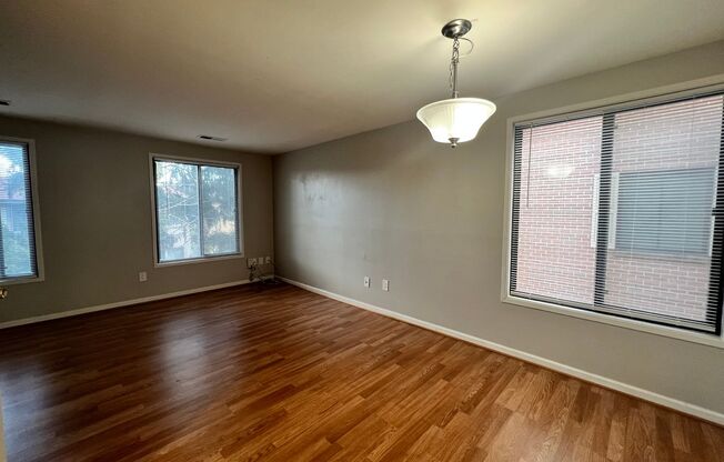 Amazing 2 BR/2 BA EOG Townhome in Montgomery Village!