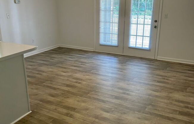 1 bed, 1 bath, 600 sqft, $920, Unit 1901 2C