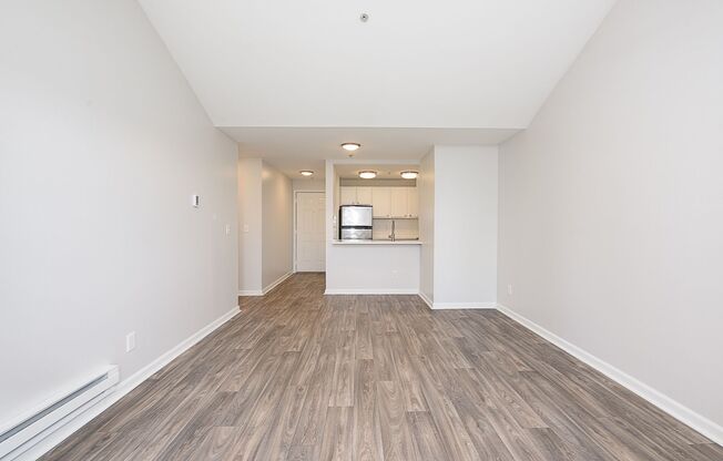 2 beds, 2 baths, 865 sqft, $2,350, Unit 2-204