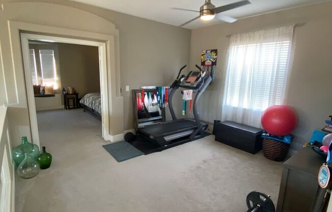 AMERICANA Property Mgmt - Impressive 3beds 2 story house with pool in Summerlin