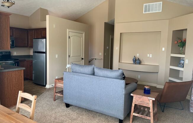 2 beds, 1 bath, 1,100 sqft, $1,595, Unit 615 - Unit 201 Duplex B1100