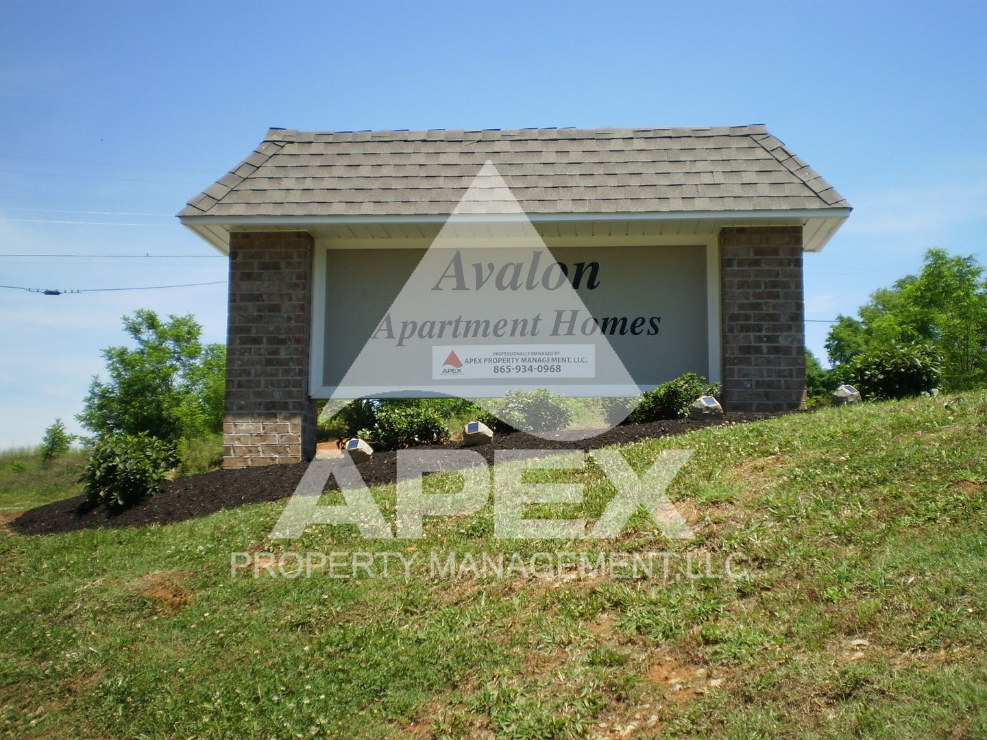 MOVE-IN SPECIAL!! NO RENT UNTIL JULY 1ST 2024!  AVALON APARTMENT HOMES---NICE--2BD - 1BA Apartment off Topside Road with convenient access to Maryville or Knoxville!