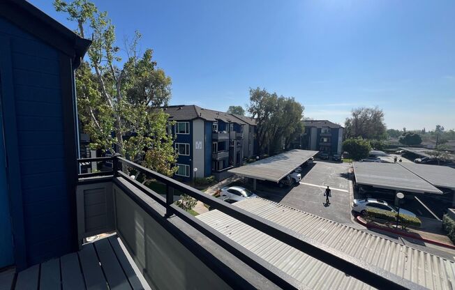 2 beds, 1 bath, 821 sqft, $2,770, Unit F033