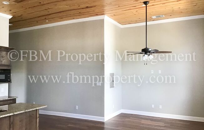 1 bed, 1 bath, 875 sqft, $1,595, Unit E