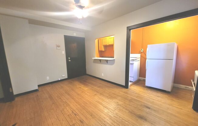 Studio, 1 bath, $825, Unit 09