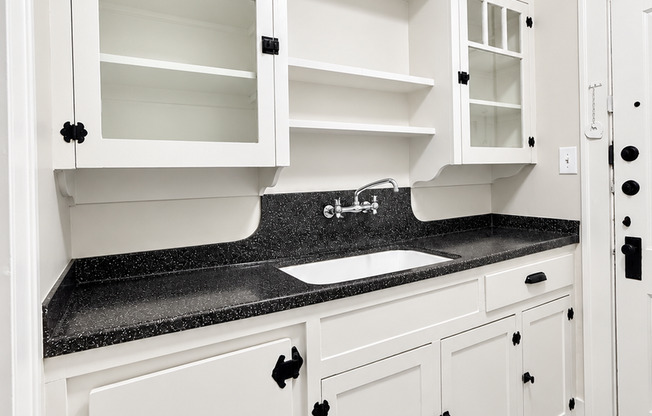 1 bed, 1 bath, $1,095, Unit B2618