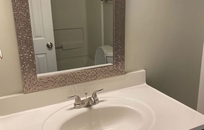 1 bed, 1 bath, 770 sqft, $1,015, Unit 09