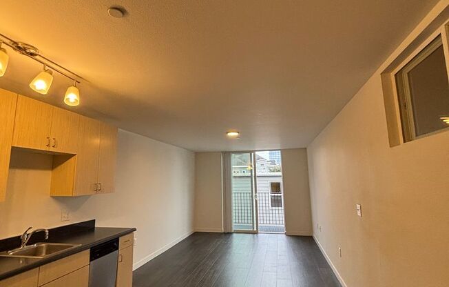2 beds, 1 bath, 656 sqft, $2,195, Unit 307