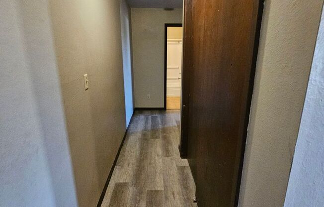 2 beds, 1 bath, $680, Unit 05