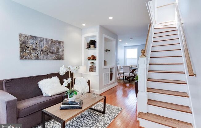 Gorgeous Rowhome Walking Distance to Columbia Heights, Petworth & Shaw!