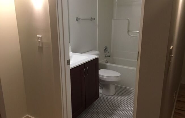 1 bed, 1 bath, 465 sqft, $1,295, Unit Apt 215