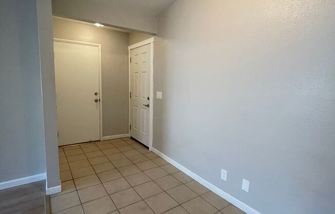 Newly Remodeled 3 Bedroom 2 Bath!! Close to Travis Air Force Base!