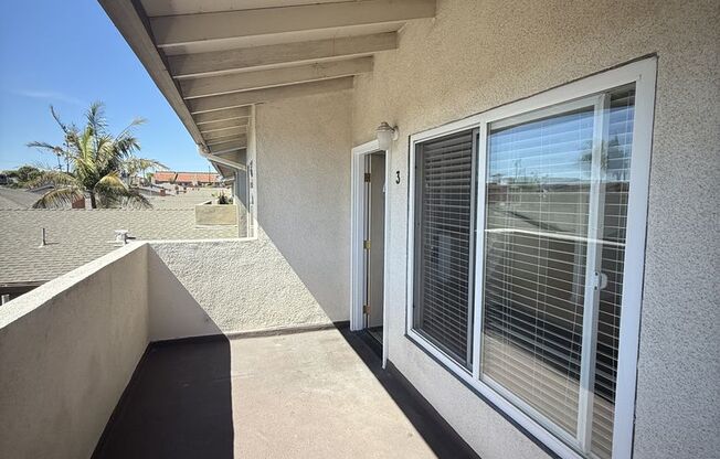 Spacious 1 Bedroom In Torrance ! - $2,095.00 with Parking Garage !!!