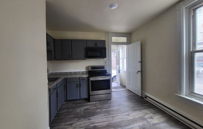 1 bed, 1 bath, $1,200