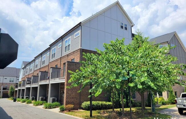 15041 NEW AMSTERDAM LN