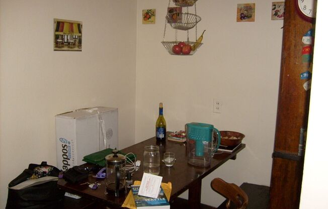 Studio, 1 bath, 450 sqft, $1,140, Unit Unit #208