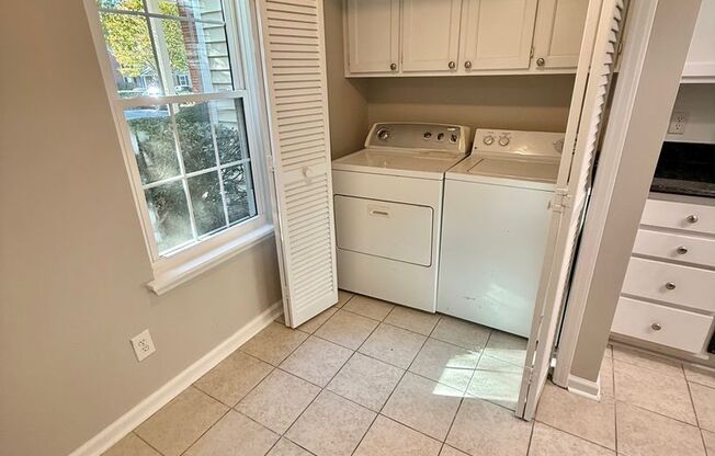 South Charlotte 2 Bedroom Garden Unit, Immediate move in!