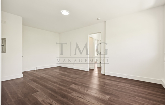 Brand New Andersonville 2 Bedroom | Spacious, Sun-Filled Layout with Private Kitchen & Laundry In-Unit!