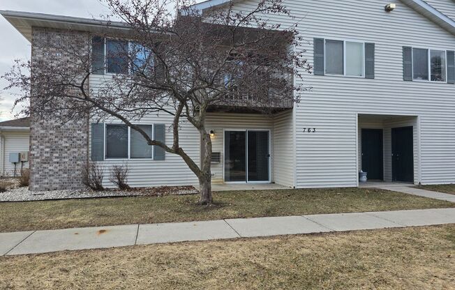 2 beds, 1 bath, 850 sqft, $1,259, Unit PL   7612