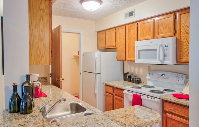 Updated kitchen at Hunt Club Apartments, Integrity Realty, Copley, OH, 44321