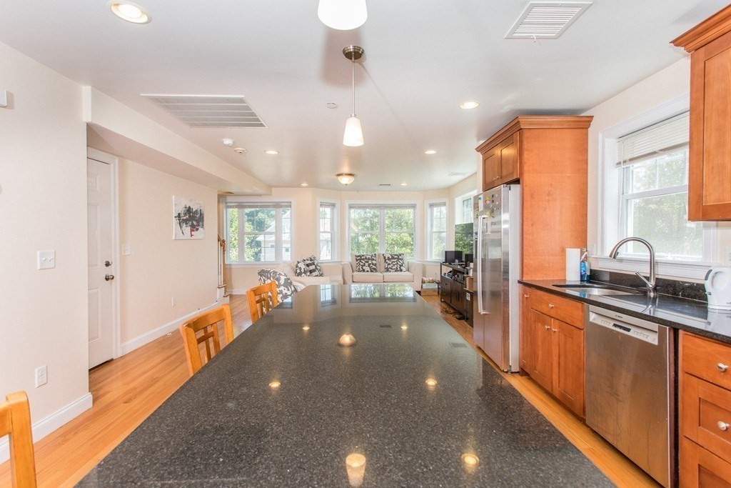 383 HYDE PARK AVE