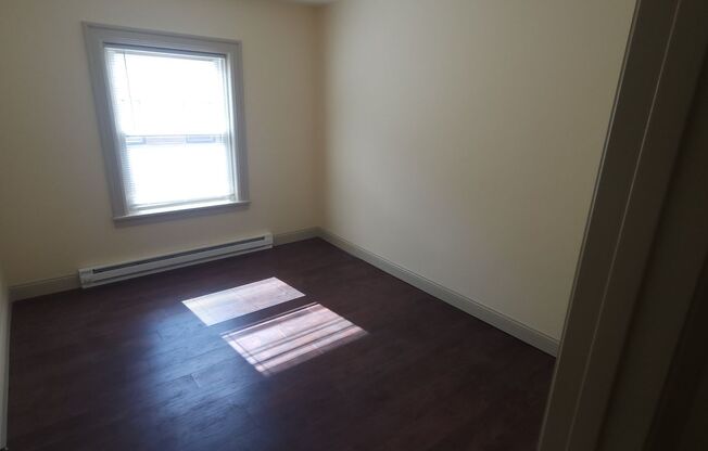 2 beds, 1 bath, 800 sqft, $1,495