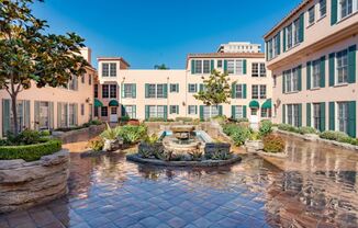 Lindbrook Manor Apartments Courtyard