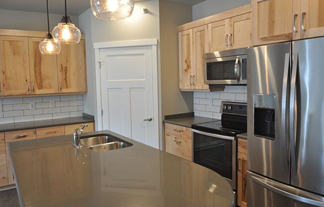3 beds, 2 baths, $1,925, Unit 118