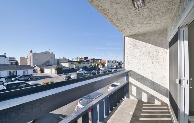 Bright 1 Bedroom Condo - 1 Block to Hermosa Beach