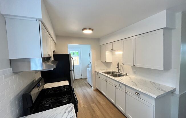 2 beds, 1 bath, $1,400