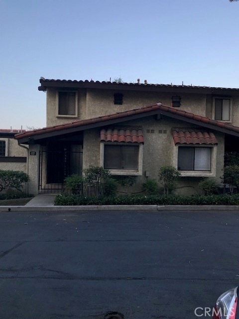 2 beds, 2.5 baths, 1,261 sqft, $3,000