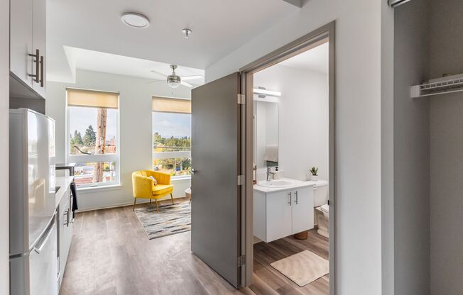 1 bed, 1 bath, 400 sqft, $1,350, Unit 409