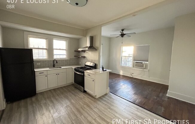 407 E LOCUST ST