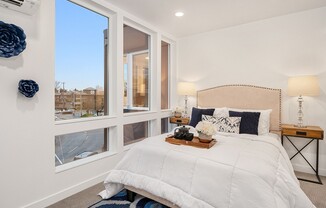 Stylish, Bright and Efficient 2 bed 1.75 Bath Townhome. Walk to U-Village!