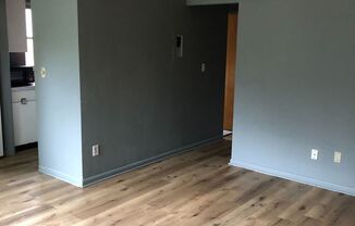 1 bed, 1 bath, 660 sqft, $700, Unit Apt 2