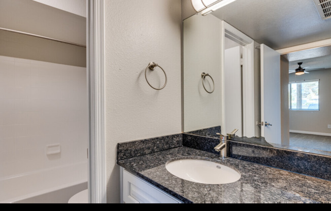 2 beds, 2 baths, 950 sqft, $1,550, Unit 243