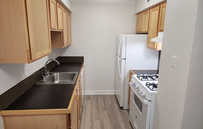 2 beds, 1 bath, 900 sqft, $1,350, Unit ELP2202-334