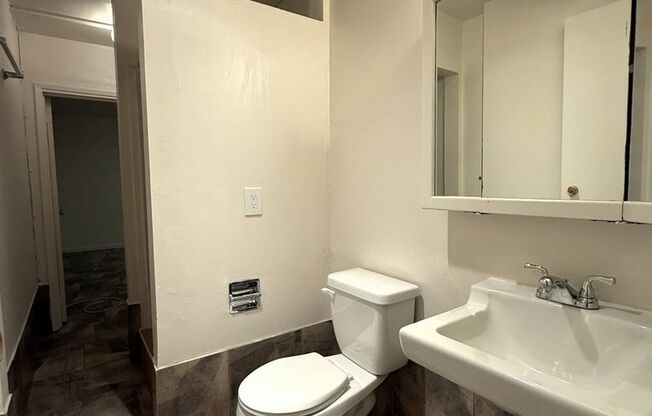 Studio, 1 bath, 400 sqft, $1,200, Unit A