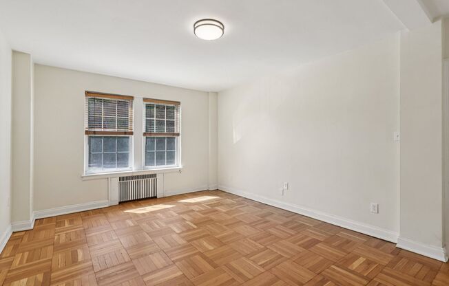 2 beds, 1 bath, 975 sqft, $1,900, Unit Royal York 102