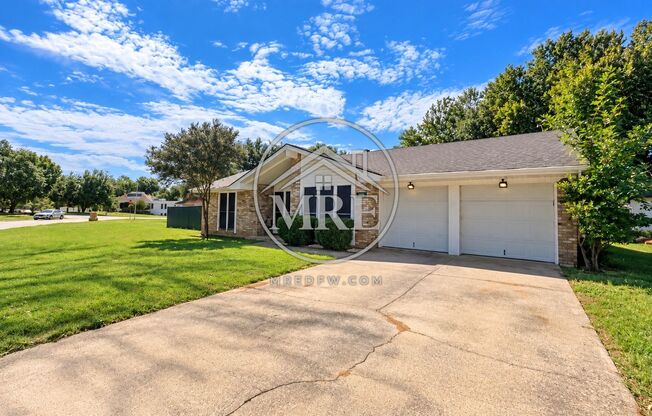 4 Bedrooms | 2 Bathrooms | 2 Car Garage | $2,000/Month - Mansfield
