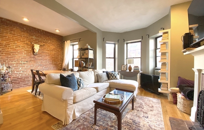 242 W NEWTON ST