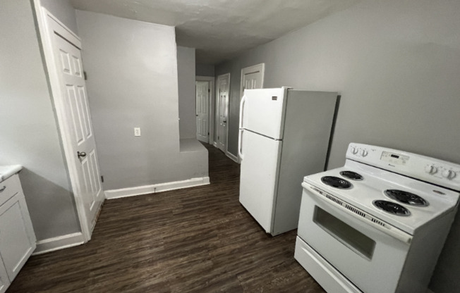 451 W 28 ST