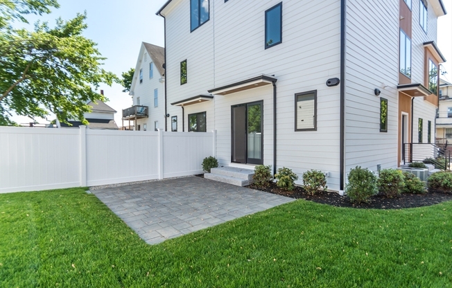 15 HOWARD ST