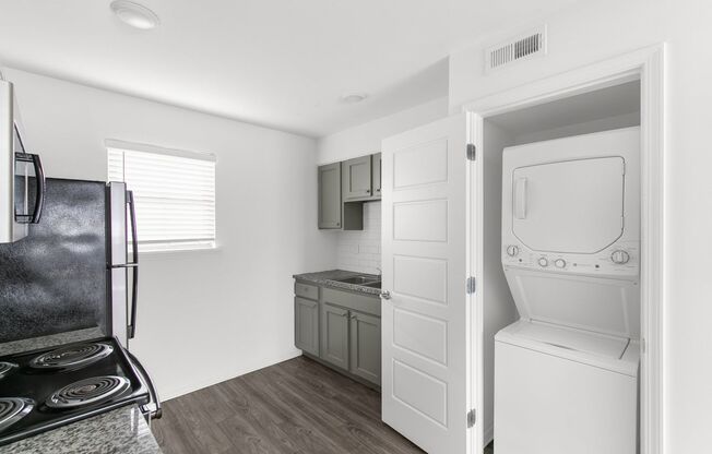 2 beds, 1 bath, 725 sqft, $1,173, Unit 4237-D